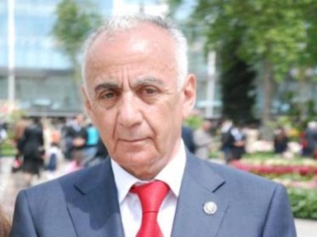 Abutalıbovun yeni mətbuat katibi bəlli oldu Abutalıbovun yeni mətbuat katibi bəlli oldu